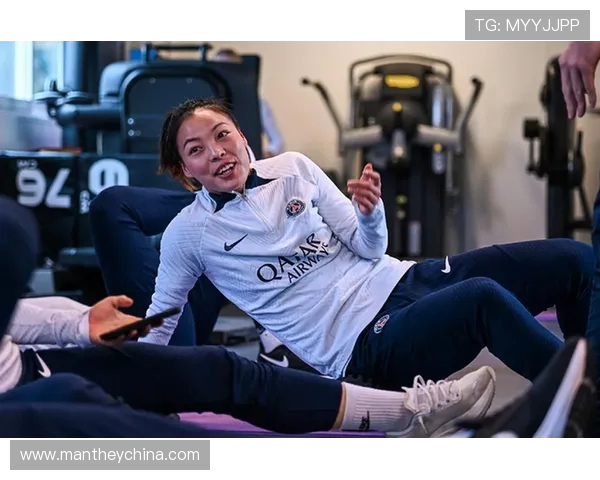 李梦雯在巴黎：我还没踢够